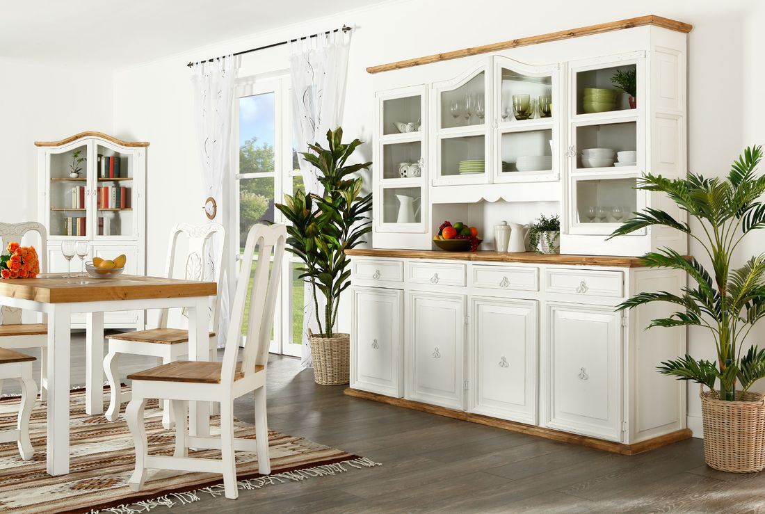 Buffet mexikanisch in Weiß/Honig: großer Buffetschrank aus Pinie mit Glastüren und honigfarbener Abdeckplatte