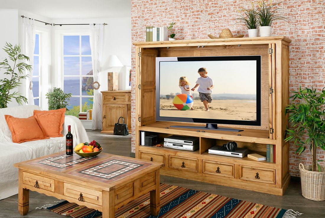 Mexico Kollektion honigfarbig gewachst: TV-Schrank und Landhausstil Couchtisch mit Mosaikeinlage aus massiver Pinie